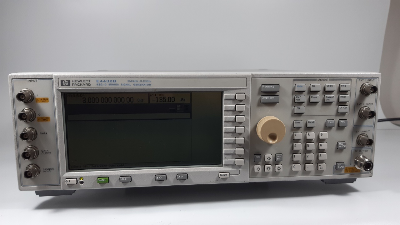 DOULTECH - Agilent/HP/Signal Generator/E4432B/1E5/UN8/UN7/UNA